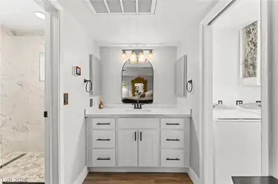 1201 Westlund Drive Primary Bathroom