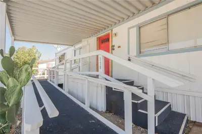 320 Kite Street 