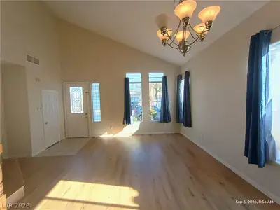 311 TAYMAN PARK Avenue NA Living Room