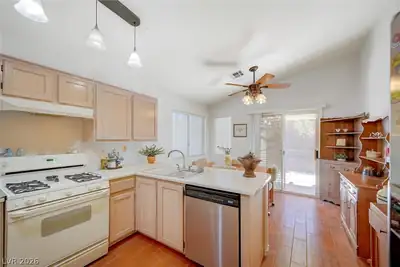 3048 Sierra Ridge Drive, Las Vegas, NV 89156 Kitchen