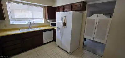 3935 East Cherokee Avenue, Las Vegas, NV 89121 Kitchen