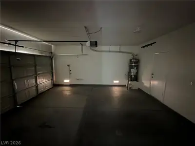 8884 Sparkling Creek Avenue, Las Vegas, NV 89143 Garage