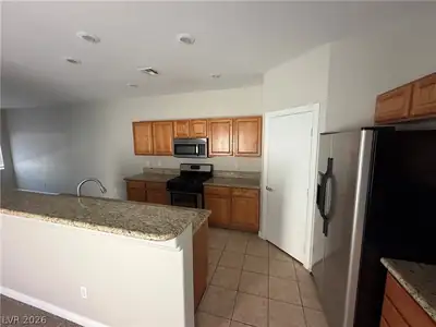 8884 Sparkling Creek Avenue, Las Vegas, NV 89143 Kitchen