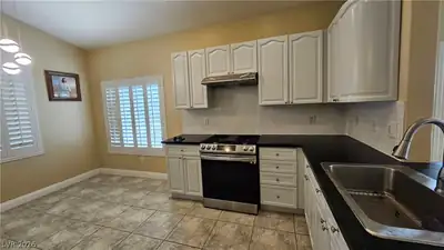 7058 Palisade Grove Court Kitchen