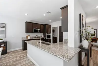 686 Fynn Valley Drive Kitchen