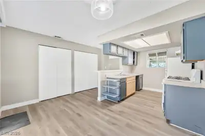 213 North Lamb Boulevard E Kitchen