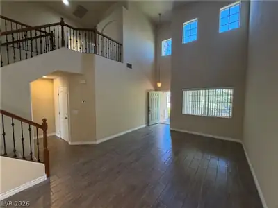 5516 Meridian Rain Street Entrance Foyer