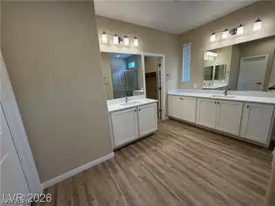 1741 North Desert Foothills Drive Primary Bathroom