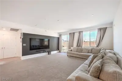 621 Sylvan Street Living Room
