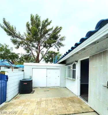 2133 Petersham Court D Patio