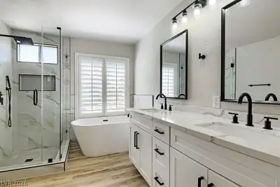 7527 Palermo Avenue Primary Bathroom