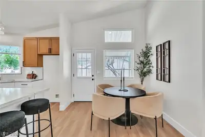 8220 Mt Brodie Circle Dining Area