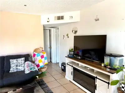 1967 Linn Lane Living Room