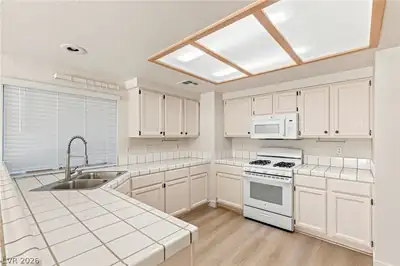 9337 Mist Flower Circle Kitchen