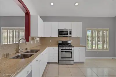 5202 Blue Gum Court Kitchen