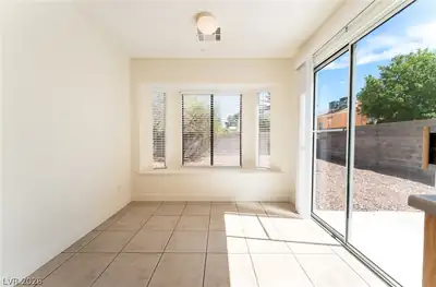 3645 Veneer Lane Dining Area