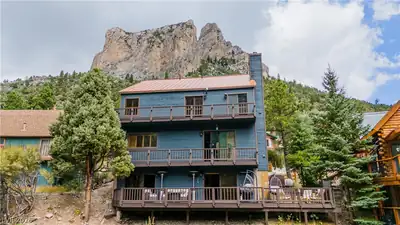 359 Crestview Drive 