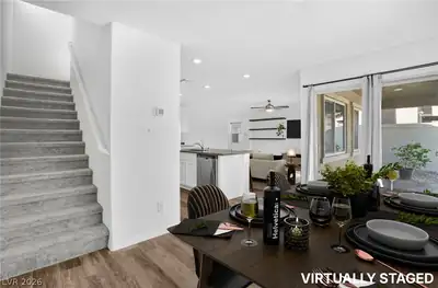 1586 Gold Sunset Avenue Dining Area