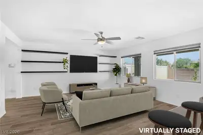 1586 Gold Sunset Avenue Living Room