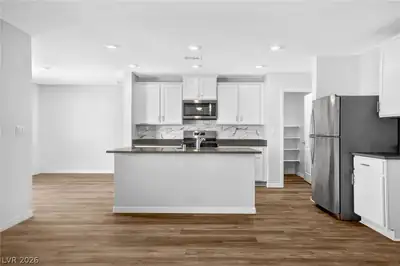 1586 Gold Sunset Avenue Kitchen
