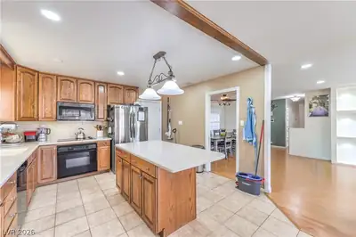 4161 Royalhill Avenue Kitchen