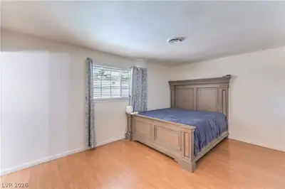 4161 Royalhill Avenue Bedroom
