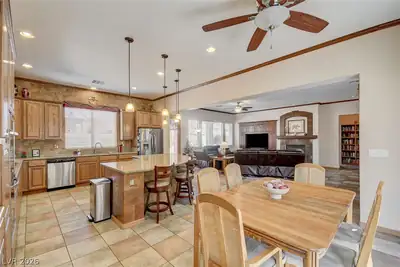 6146 Sabine Ranch Road Dining Area