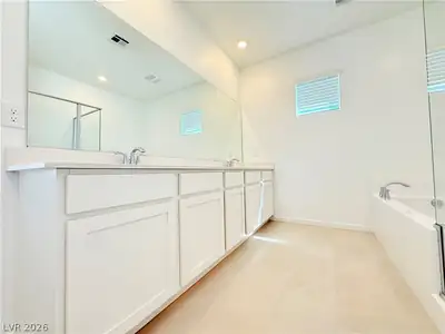 1450 Great Snipe Avenue Primary Bathroom