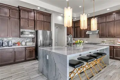 8233 Sweetwater Creek Way Kitchen