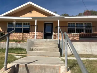 1071 Canyon Street Front of Structure