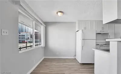 239 West Cleveland Avenue 5 Breakfast Area