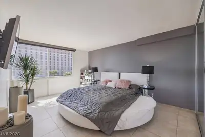 205 East Harmon Avenue 807 Bedroom