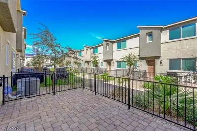 2960 Fire Cracker Red Street 