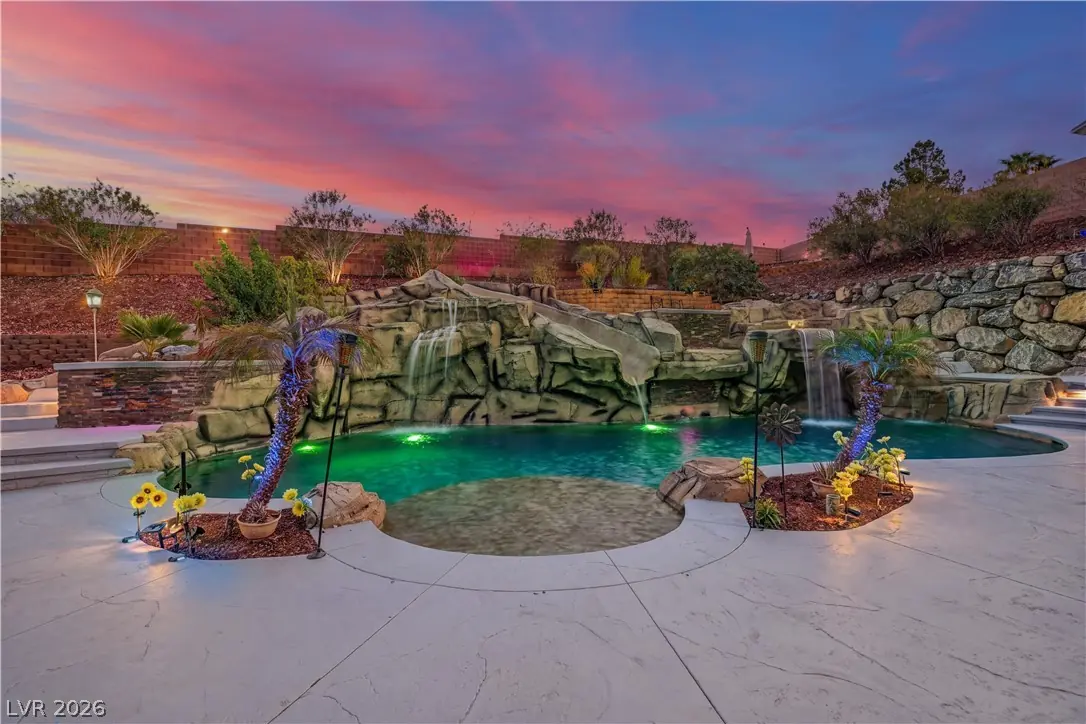 733 Smokey Mountain Avenue, Henderson, NV 89012