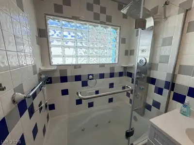 816 8th Street Primary Bathroom
