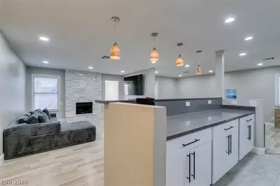 847 Shoreview Drive Living Room