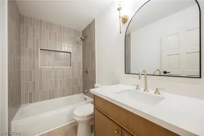 3424 Calle De Corrida Bathroom