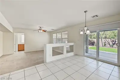 1001 Pleasing Plateau Street Dining Area
