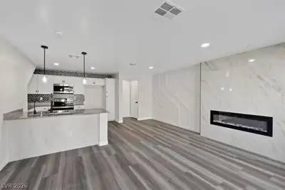 6811 Sage Gold Court Living Room