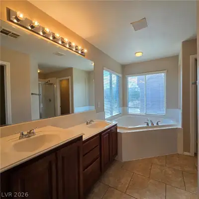 9333 Harbor Stream Avenue Primary Bathroom