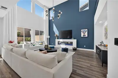 10005 Birch Knoll Avenue Living Room