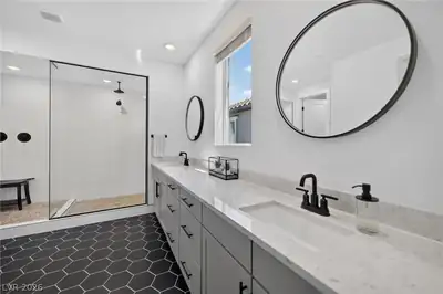 10005 Birch Knoll Avenue Primary Bathroom