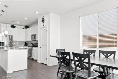 869 Pointe Arbor Street Dining Area