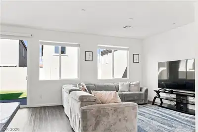 869 Pointe Arbor Street Living Room