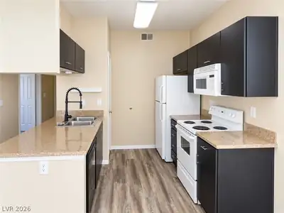 2900 Sunridge Heights Parkway 928 Kitchen