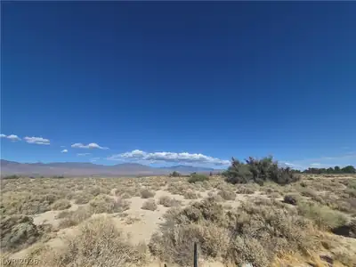4221 North Leslie Street Lot