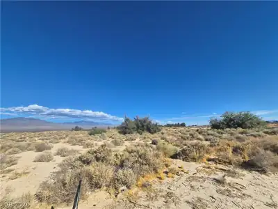 4221 North Leslie Street Lot