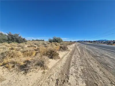 4221 North Leslie Street Lot