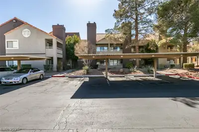 5054 South Rainbow Boulevard 202 Parking