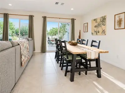 9717 Alpine Style Drive Dining Area